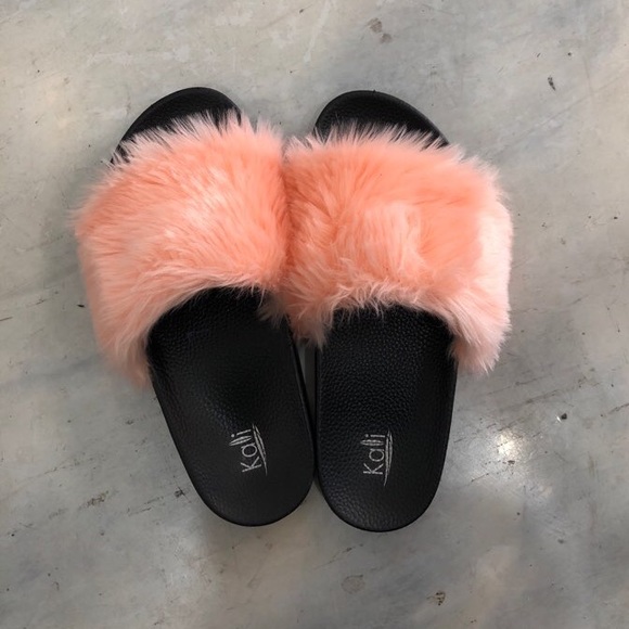 Gray faux fur slide slippers - Picture 2 of 3